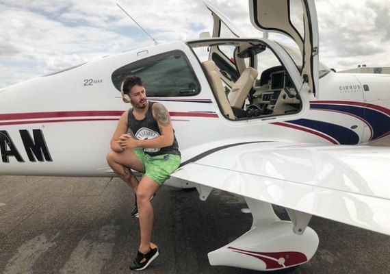 Sucesso no Instagram, Carlinhos Maia compra jatinho de R$ 7,5 milhões