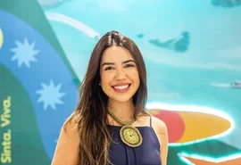 Secretária de Turismo de Alagoas fratura vértebra durante férias em família