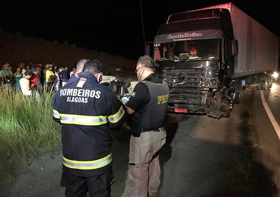 Acidente na BR-101 deixa três pessoas mortas na noite de segunda