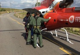 Jovem morre e homem fica ferido em acidente entre moto e caminhonete na BR-104