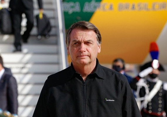 'Fechou o aeroporto, o vírus não entra?', rebate Bolsonaro sobre pedido de apoiador para fechar aeroportos