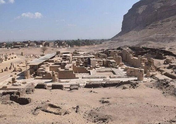 Necrópole greco-romana revela enterros raros de javalis selvagens no Egito