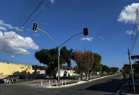 Novos semáforos alteram trânsito no bairro Primavera, em Arapiraca
