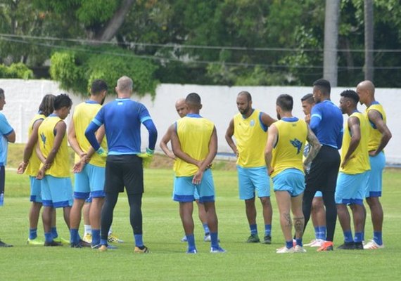 Dirigente do CSA fala em tirar quem não tem compromisso