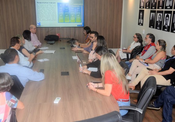 Técnicos da Sesau se reúnem para discutir situação epidemiológica da dengue em AL