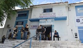 Polícia prende quatro homens por tráfico de drogas