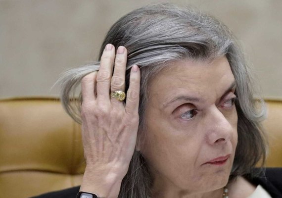 Cármen: TSE não pode tomar iniciativa de impedir candidatura de Lula