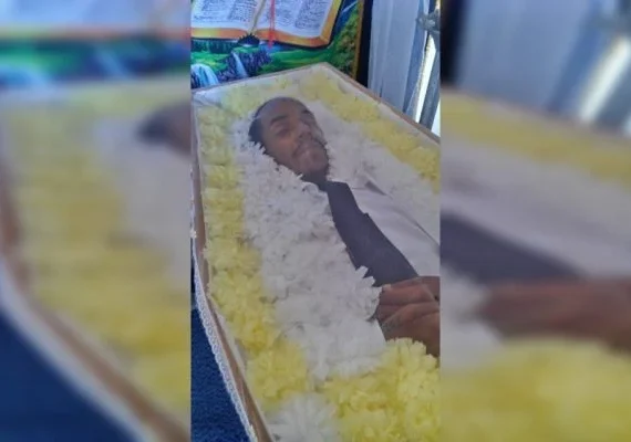 Família enterra travesti como homem e causa revolta em Sergipe