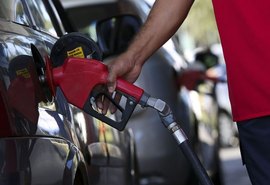 Alagoas tem a segunda gasolina mais cara do Nordeste pelo segundo mês seguido