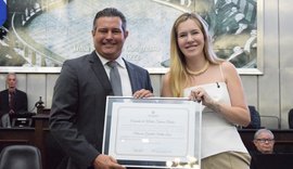 ALE-AL homenageia Maurício Quintella com maior comenda da Casa