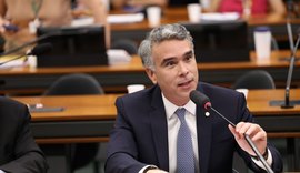 Rafael Brito aprova projeto que beneficia pessoas em tratamento do câncer