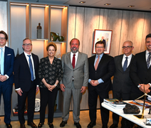 Dilma e ministro discutem ampliar parcerias energéticas com Banco do BRICS