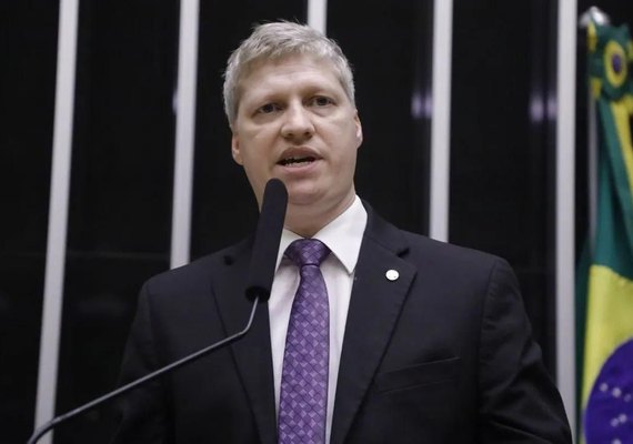 Van Hattem protocola pedido de impeachment contra Zanin após prorrogação da