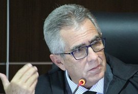 Prefeito de Santana do Ipanema permanece no cargo