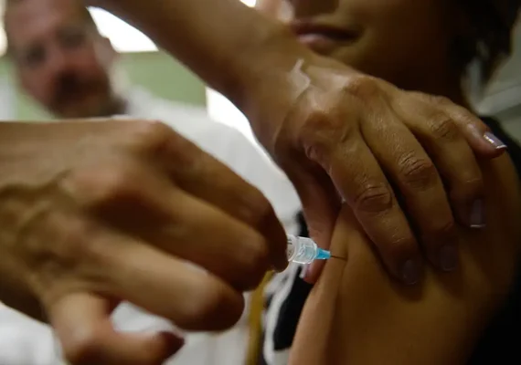 Vacinação de adolescentes de 15 a 19 anos contra o HPV é prorrogada