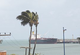 Marinha emite alerta para ventos fortes e ressaca no mar do litoral alagoano