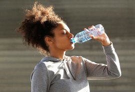 Hidratação no inverno é aliada da saúde e do desempenho físico, alerta especialista
