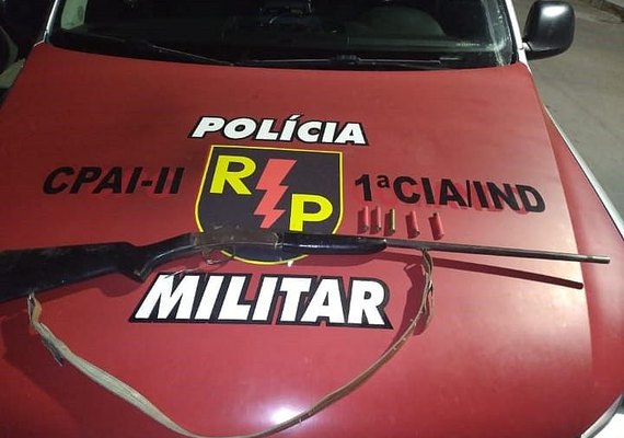 Homem cai de telhado e morre dentro de igreja ao fugir após denúncia de assédio