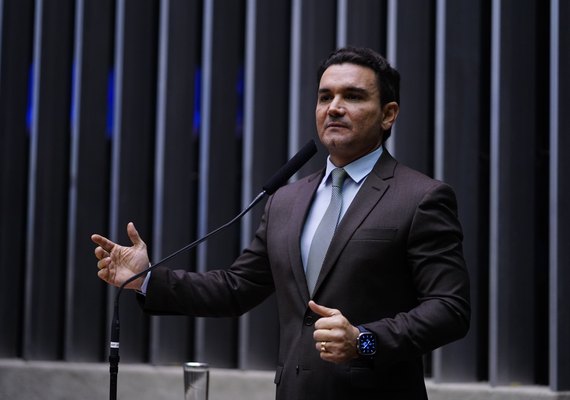 “Mantenha a sua viagem”, sugere ministro aos turistas que programaram visitar Maceió