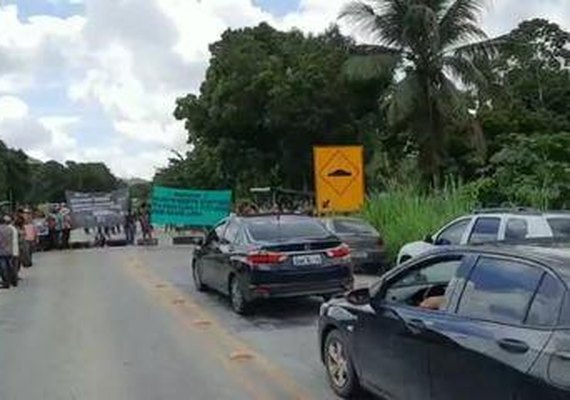 Protesto de indígenas bloqueia a BR-101, em Joaquim Gomes nesta segunda (19)