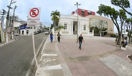 Praça Deodoro passa a ter ponto de parada para ônibus escolares e de turismo