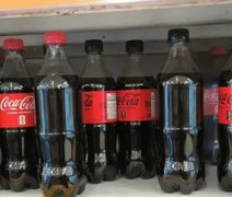 Coca-Cola substitui garrafas após roubo de rótulos por figurinhas da Copa