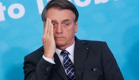 Aprovação pessoal de Bolsonaro cai 9,7 pontos desde fevereiro de 2019