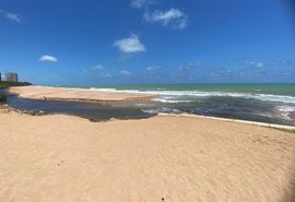Mancha e mau cheiro no Rio Jacarecica preocupam moradores de Maceió
