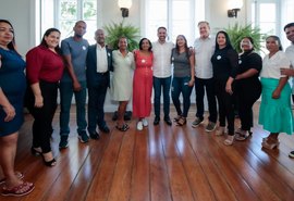 Paulo Dantas recebe lideranças comunitárias de Maceió