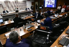 Senadores da CPI aprovam requerimento para banir Bolsonaro das redes sociais