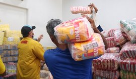 Cerca de 40 toneladas de alimentos apreendidos são doados a instituições sociais