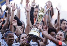 Jogadoras do Corinthians reprovam contratação de treinador condenado por estupro