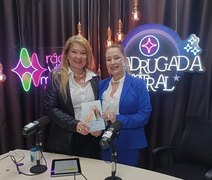 Betth Ripolli fala sobre o lançamento do livro: 'A Inteligência  Artificial & Eu' no podcast Carreira & Suas Vozes