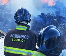 Vídeo: Incêndio atinge ferro velho na Cidade Universitária, em Maceió