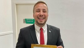 Liderança evangélica ligada à JHC toma posse como vereador e quer cuidar da juventude maceioense: “Sou da favela”