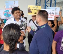 Comunidade protesta por infraestrutura digna em escola municipal de Maceió