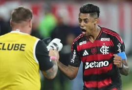 Fla vence, aproveita derrota do Palmeiras e volta a igualar rival