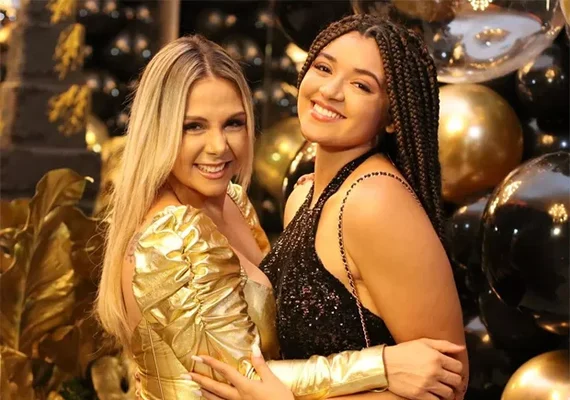 Após filha assumir namorada, Carla Perez solta o verbo na web