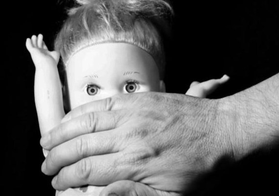 Homem é preso suspeito de estuprar a própria filha de 6 anos