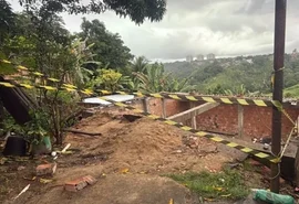 Defesa Civil realiza 17 demolições preventivas em áreas de risco em Maceió
