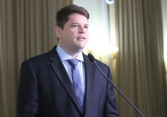 Davi Davino Filho solicita a presença de psicólogos na rede pública de ensino
