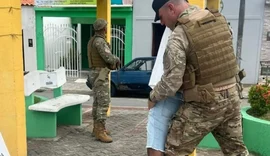 Bope prende dois jovens suspeitos de tráfico de drogas em Igreja Nova