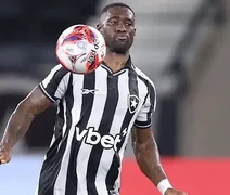 Botafogo rescinde contrato com o zagueiro angolano Bastos