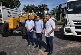 Governador entrega equipamentos para cinco municípios alagoanos