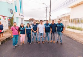 Prefeito JHC acompanha avanço das obras de pavimentação para beneficiar mais de 50 mil pessoas