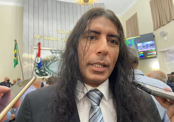 Deputado critica retirada de toldos e precariedade dos pontos de ônibus em Maceió