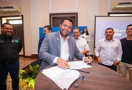 Vereador de oposição dá “desenvolvimento econômico” de presente a JHC