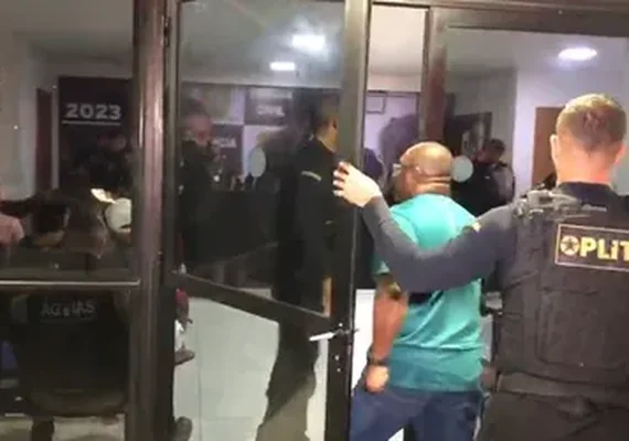 Advogado é preso acusado de agredir mulher em apartamento na Jatiúca
