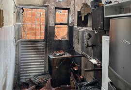 Mulher fica com 70% do corpo queimado em incêndio em residência em Maceió