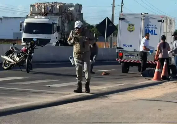 Homem morre após ser arremessado ao passar por quebra-molas na AL-110